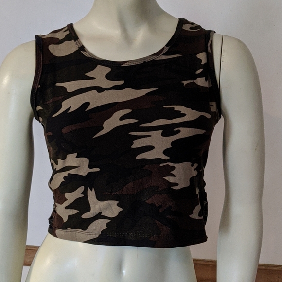 Hot Kiss Tops - Super Soft Vented Camo Crop Top size Medium
